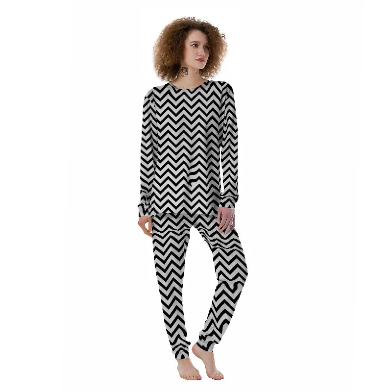 Chevron White And Black Print Pattern Women's Pajamas Classic pajama sets