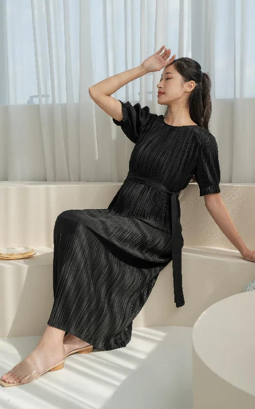 Genevieve Pleated Nursing Dress in Black Monochrome unclassified dresses